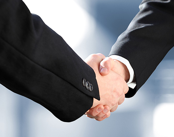 two business professionals shaking hands in agreement symbolizing partnership and collaboration in a three step negotiation process